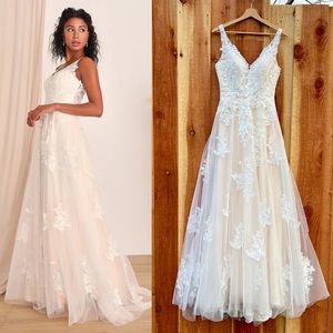 White and Cream Floral Embroidered Tulle Wedding Dress 🌿